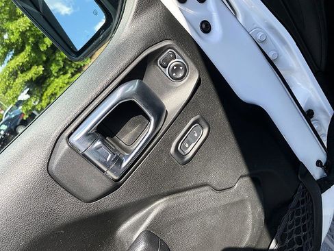 Used 2023 Jeep Gladiator Sport AWD/4WD image 10