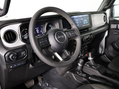 Used 2024 Jeep Wrangler Unlimited AWD/4WD image 23