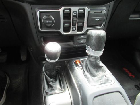 Used 2020 Jeep Gladiator Sport w/ Quick Order Package 24S AWD/4WD image 27
