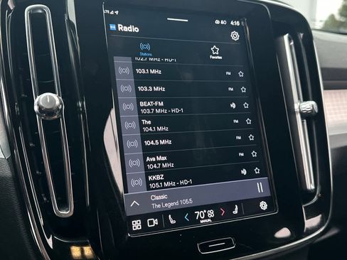 Used 2023 Volvo XC40 B4 Core w/ Convenience Package image 22