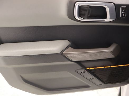 Used 2023 Ford Bronco Badlands image 16