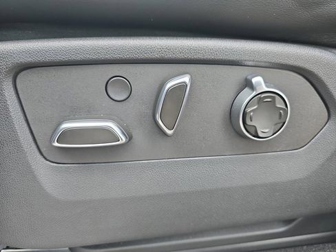 Certified 2023 Cadillac Escalade ESV Sport Platinum image 30