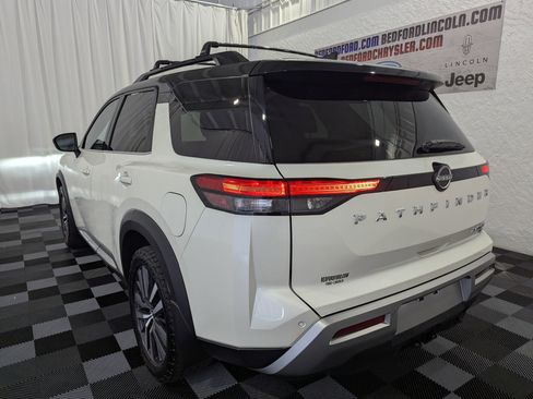Used 2022 Nissan Pathfinder Platinum AWD/4WD image 12