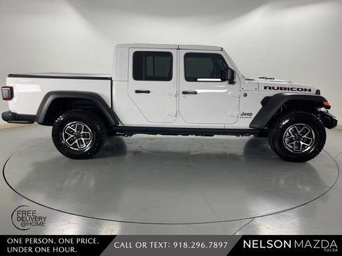 Used 2025 Jeep Gladiator Rubicon AWD/4WD image 5