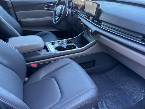 New 2026 Kia Carnival EX image 17