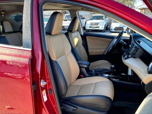 Used 2018 Toyota RAV4 Limited image 9