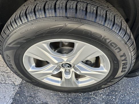 Used 2021 Toyota RAV4 XLE image 6