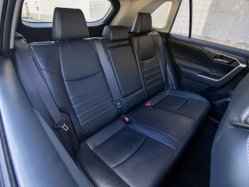 Used 2020 Toyota RAV4 XLE Premium FWD image 18