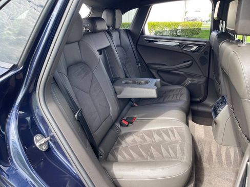 Used 2018 Porsche Macan AWD/4WD image 28