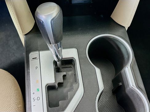 Used 2012 Toyota Camry LE FWD image 22