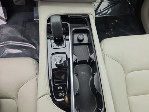 Used 2023 Volvo XC90 B6 Plus w/ Protection Package Premier image 16