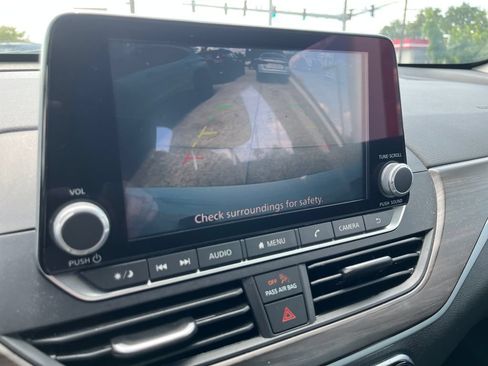 Used 2025 Nissan Altima 2.5 SV FWD image 18