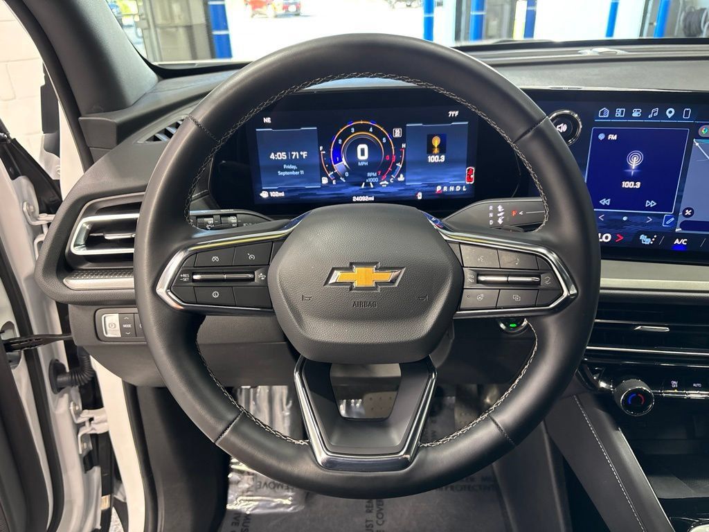 Used 2026 Chevrolet Traverse LT FWD image 12