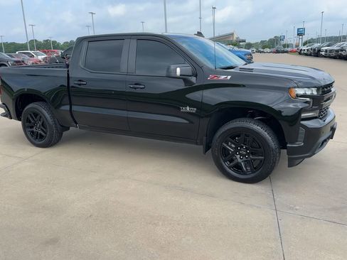 Used 2022 Chevrolet Silverado 1500 RST w/ LPO, Blackout Package AWD/4WD image 3