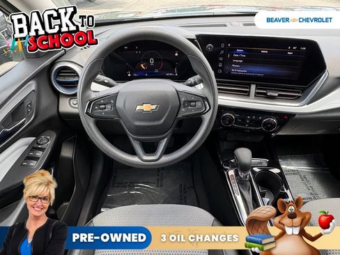 Used 2025 Chevrolet Trax LT FWD image 16