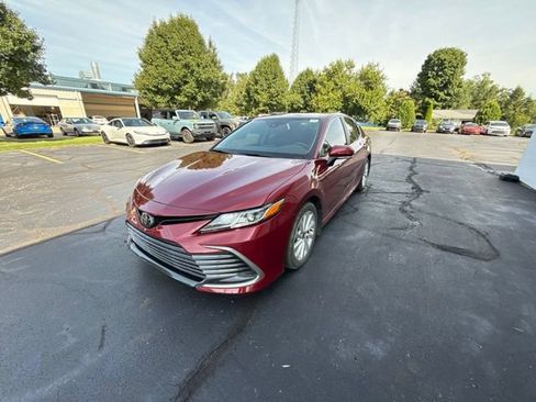 Used 2022 Toyota Camry LE w/ Convenience Package FWD image 4