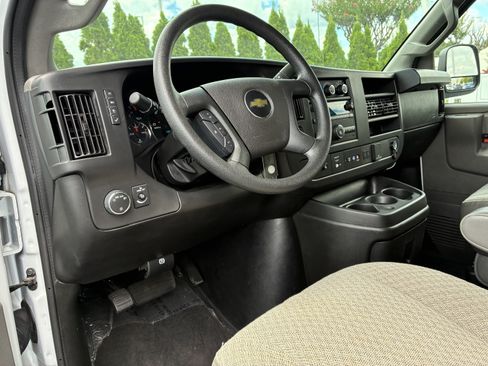 Used 2025 Chevrolet Express 3500 LT w/ LT Preferred Equipment Group RWD image 23