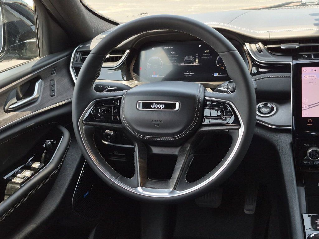 Used 2023 Jeep Grand Cherokee Overland w/ Luxury Tech Group IV AWD/4WD image 40