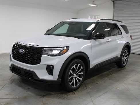 New 2026 Ford Explorer ST-Line image 3