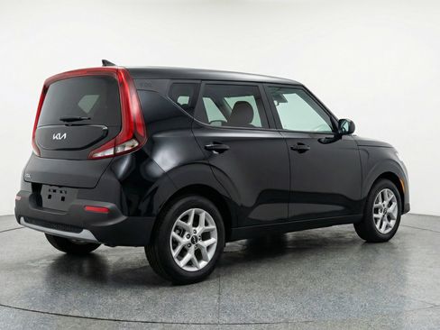 Used 2025 Kia Soul LX w/ LX Technology Package FWD image 9