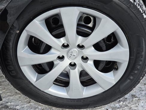 Used 2021 Toyota Corolla LE image 7