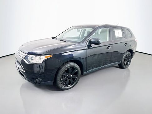 Used 2014 Mitsubishi Outlander ES FWD image 3
