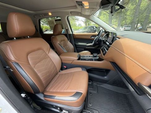Used 2023 Nissan Pathfinder Platinum AWD/4WD image 27