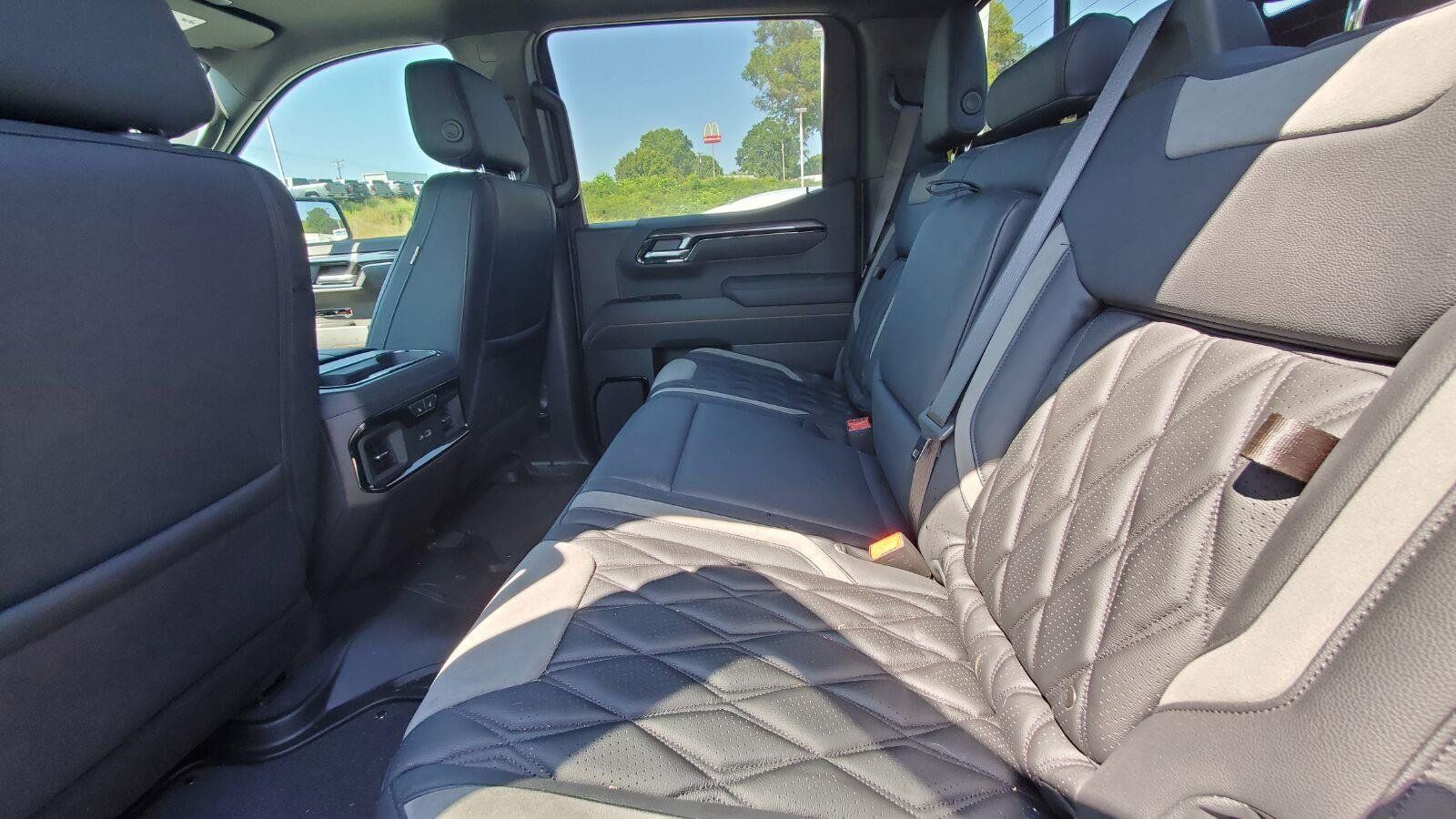 Used 2026 GMC Sierra 1500 AT4 w/ AT4 Premium Package AWD/4WD image 5