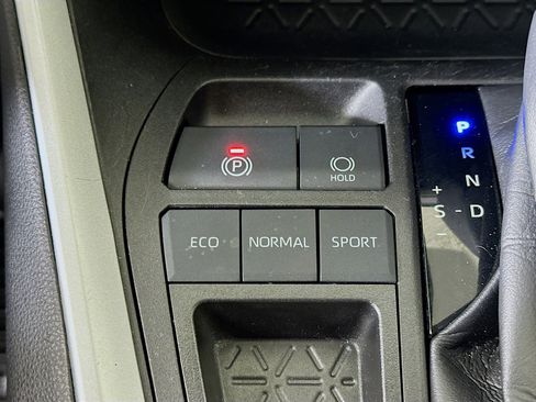 Used 2021 Toyota RAV4 XLE image 33