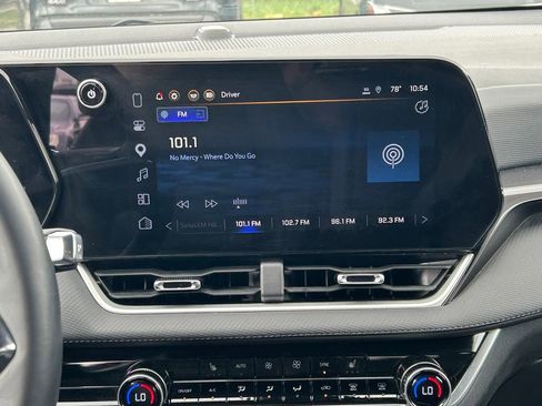 Used 2025 Chevrolet Equinox LT w/ Convenience Package II image 18