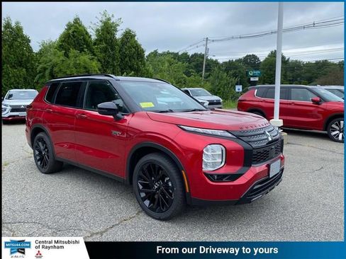 New 2025 Mitsubishi Outlander 4WD Plug-In Hybrid image 1