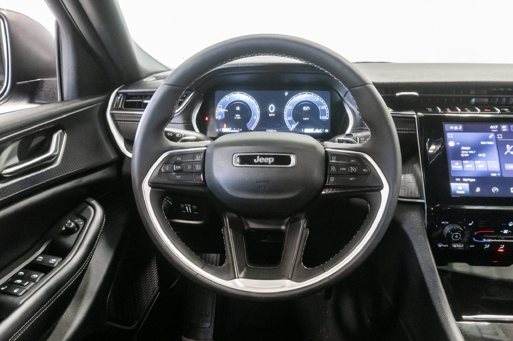 Used 2025 Jeep Grand Cherokee Laredo X w/ Luxury Tech Group I AWD/4WD image 13