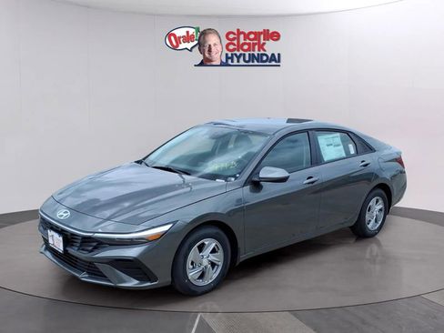 New 2026 Hyundai Elantra SE FWD image 1