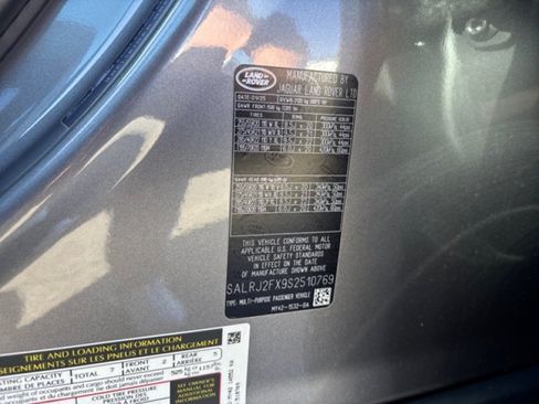 Certified 2025 Land Rover Discovery S AWD/4WD image 23