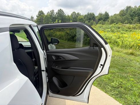 Used 2024 Chevrolet TrailBlazer LT FWD image 31
