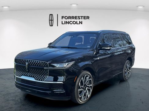 Used 2025 Lincoln Navigator Reserve image 12