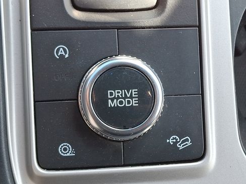 Used 2023 Ford Explorer XLT AWD/4WD image 25