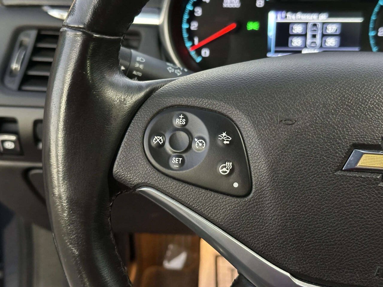 Used 2015 Chevrolet Impala LTZ FWD image 27