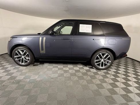 Used 2025 Land Rover Range Rover SE AWD/4WD image 3