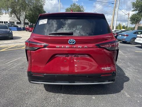 Used 2024 Toyota Sienna Platinum FWD image 4