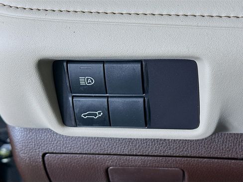 Used 2022 Toyota Highlander XLE image 16