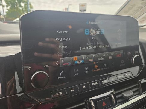 Used 2023 Nissan Pathfinder SL w/ SL Premium Package FWD image 16