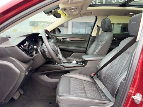 Used 2023 Buick Envision Avenir image 9