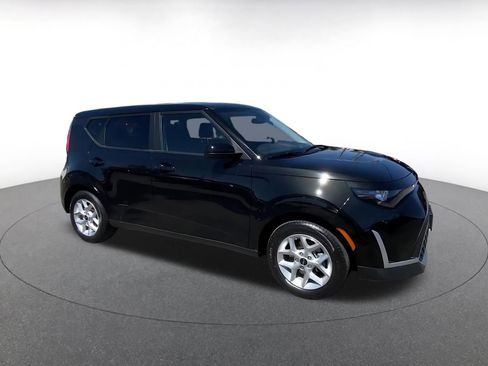 Used 2025 Kia Soul LX w/ LX Technology Package image 2
