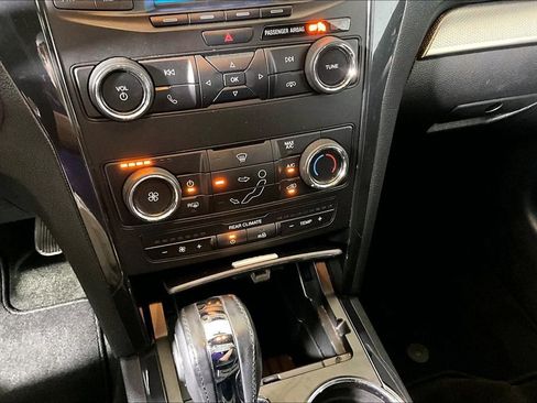 Used 2018 Ford Explorer XLT FWD image 26