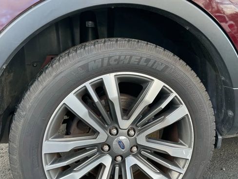 Used 2018 Ford Explorer Platinum AWD/4WD image 10