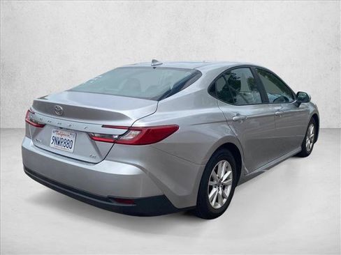 Used 2025 Toyota Camry LE FWD image 5