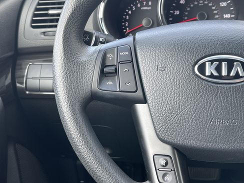 Used 2013 Kia Sorento LX image 18