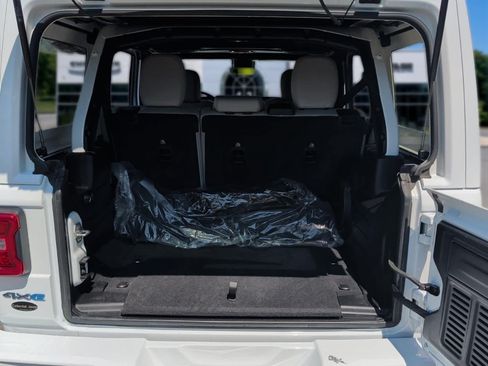 Used 2021 Jeep Wrangler Unlimited Sahara AWD/4WD image 36