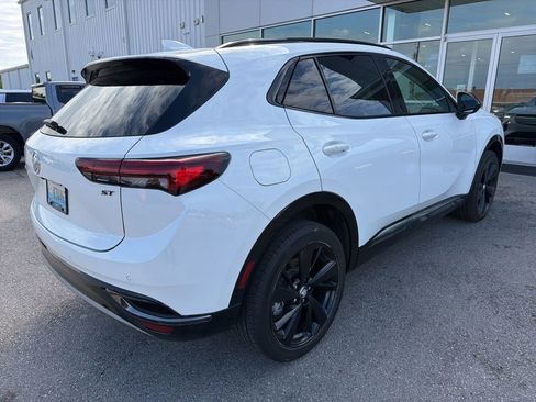 Used 2022 Buick Envision Essence w/ Sport Touring Package FWD image 3